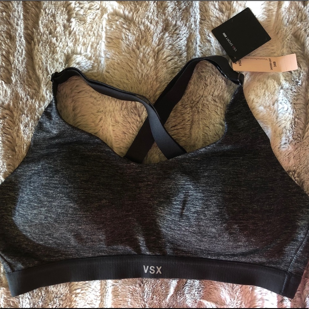 New with tags Victoria’s Secret sports bra.